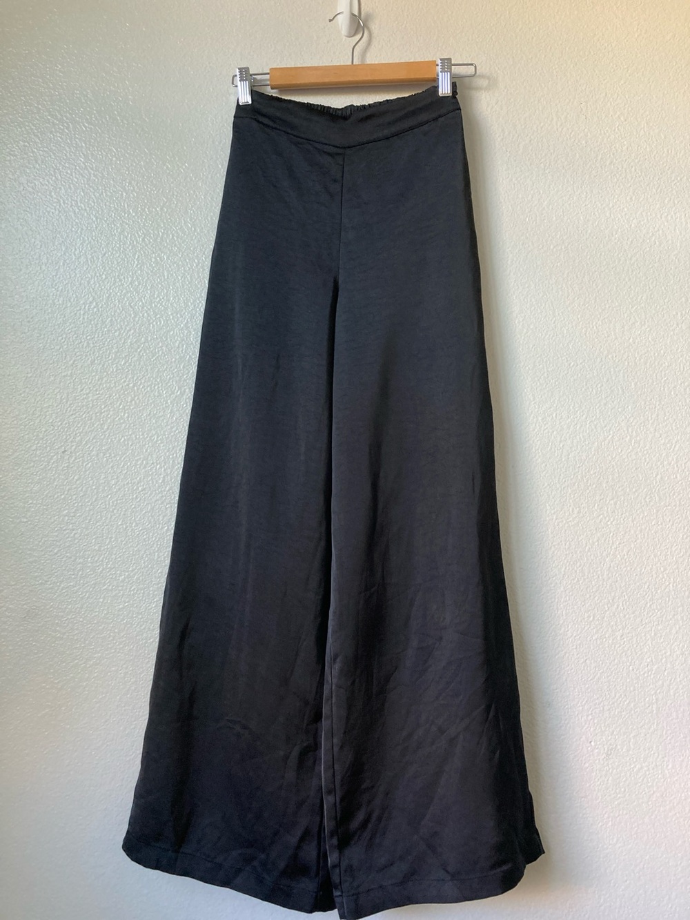 House of Harlow 1960 Wide Leg Satin pull on Pants High Waisted Minimalist XS